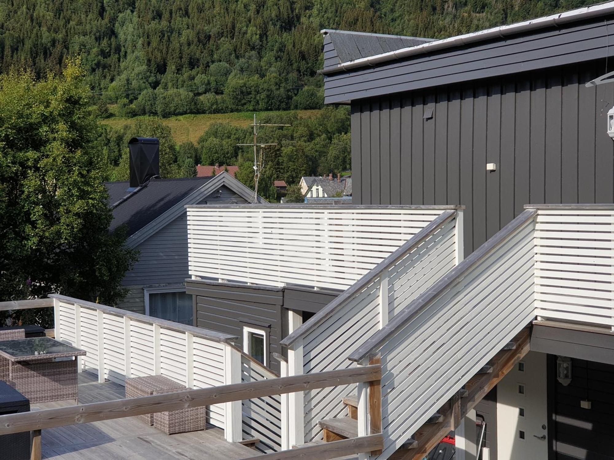 Lyngen Apartments Lyngseidet Eksteriør bilde